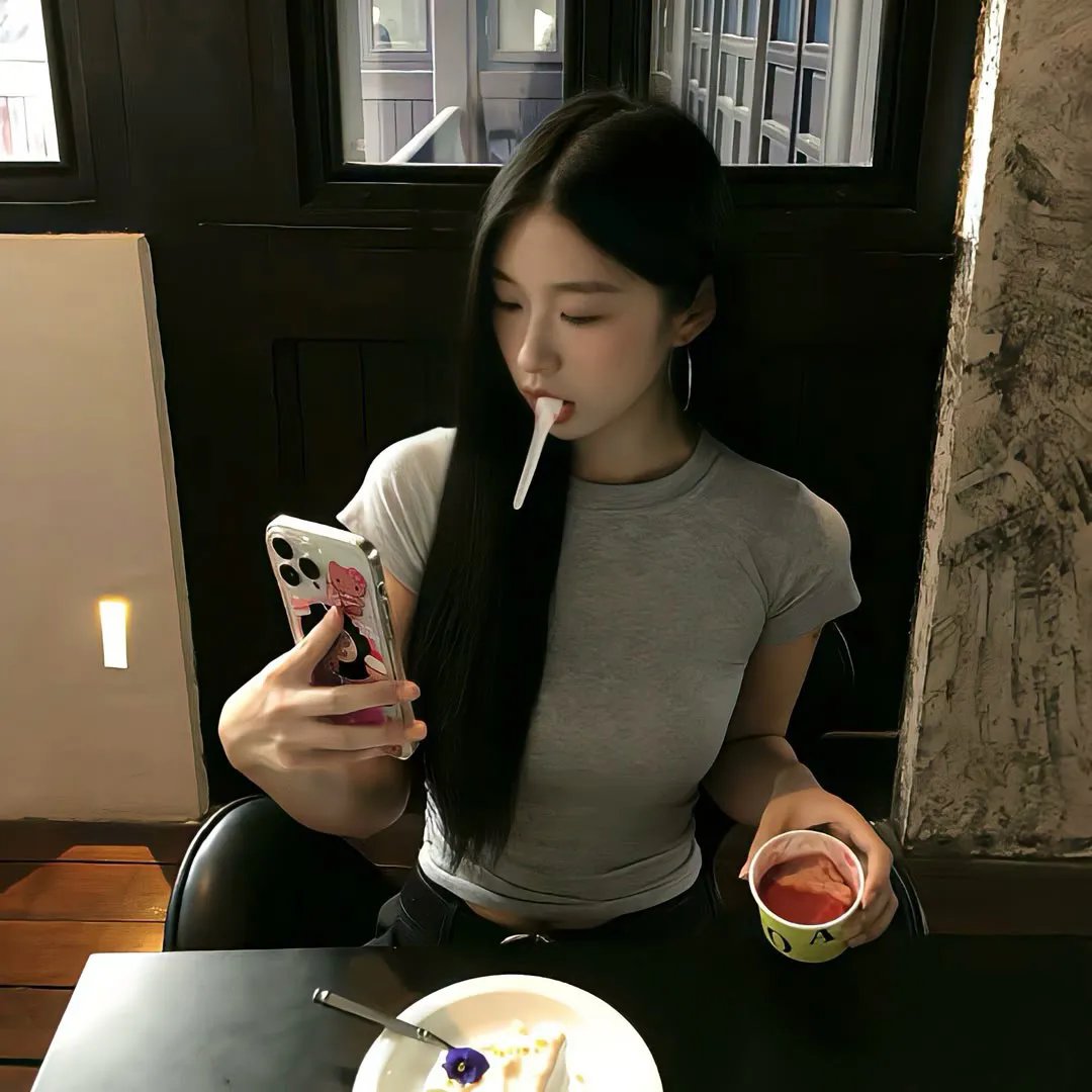 劳拉·马尔斯的眼睛